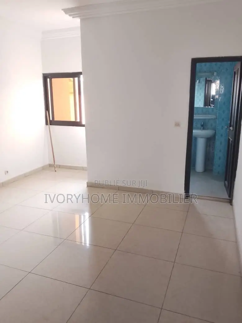 2chbre Appartement dans Cocody à Louer