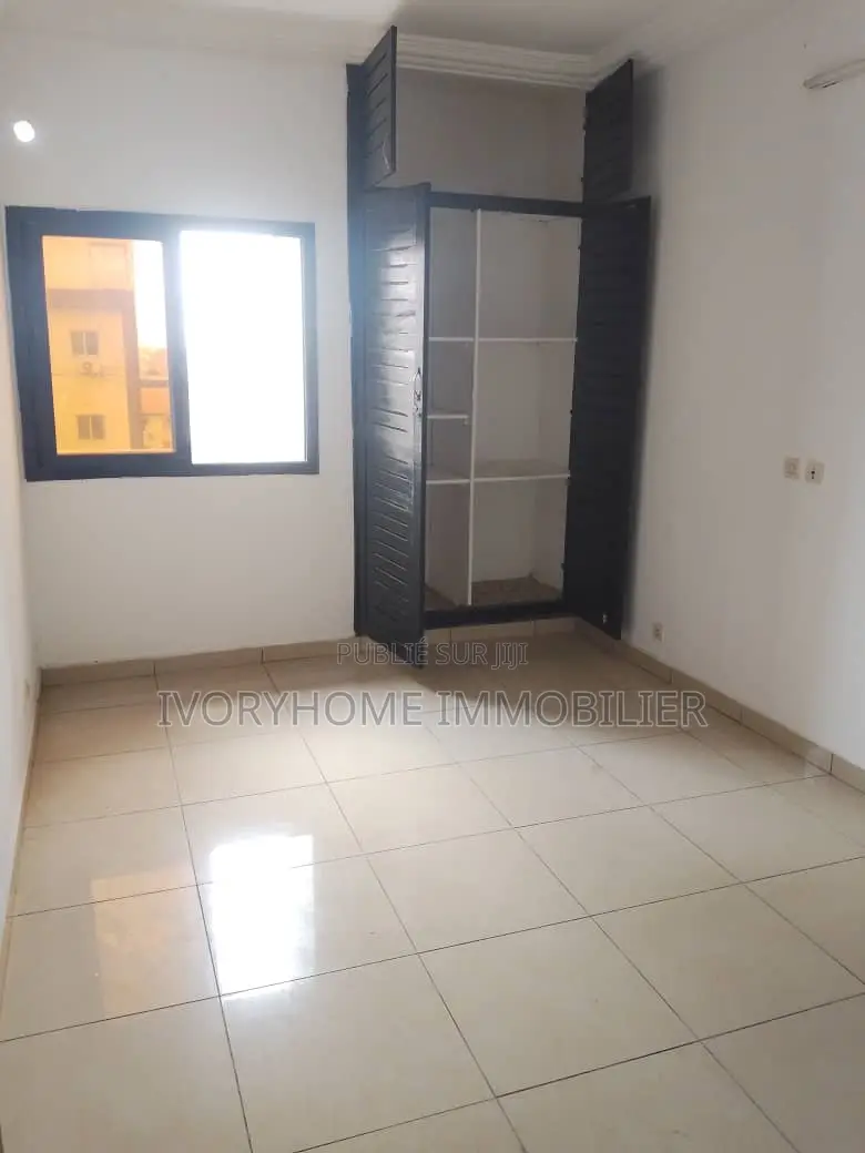 2chbre Appartement dans Cocody à Louer