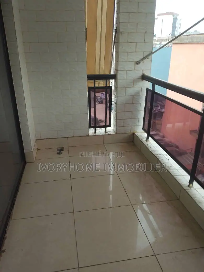 2chbre Appartement dans Cocody à Louer