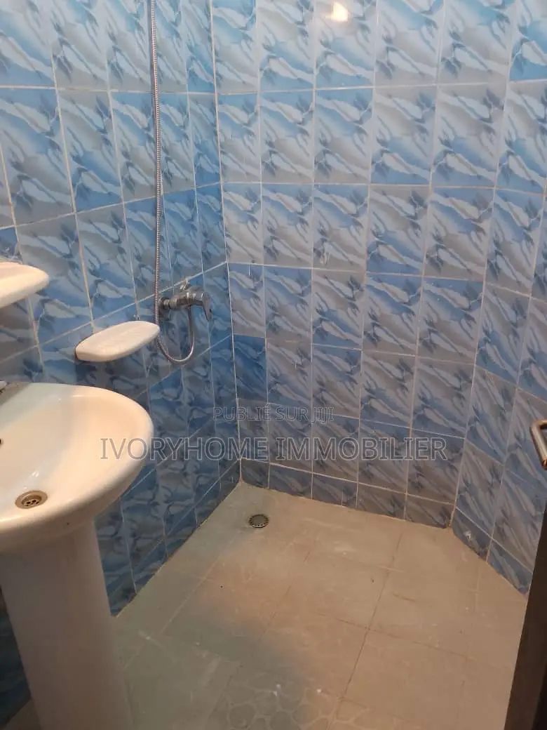2chbre Appartement dans Cocody à Louer