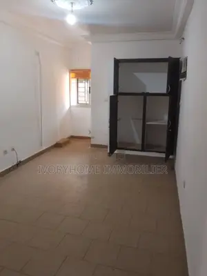 1chbre Appartement dans Cocody à Louer