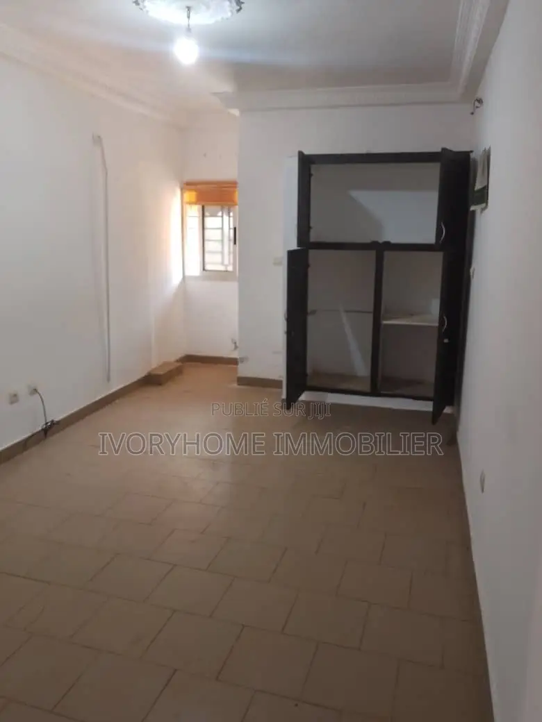 1chbre Appartement dans Cocody à Louer