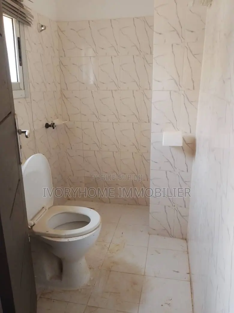 1chbre Appartement dans Cocody à Louer