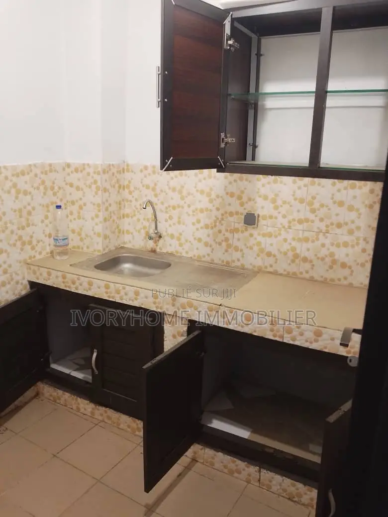 1chbre Appartement dans Cocody à Louer