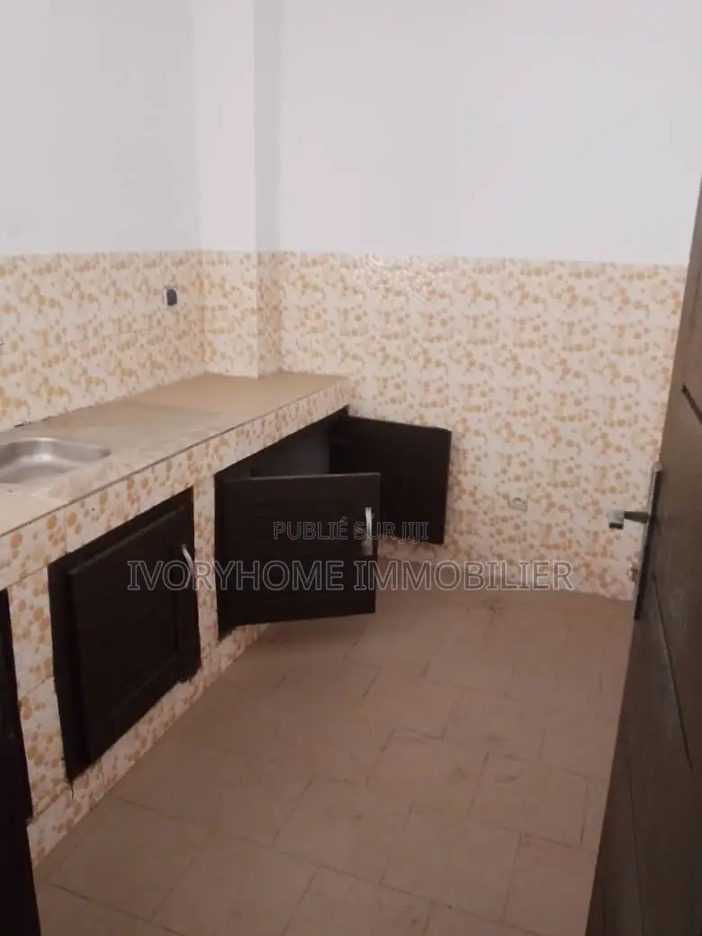 2chbre Appartement dans Cocody à Louer
