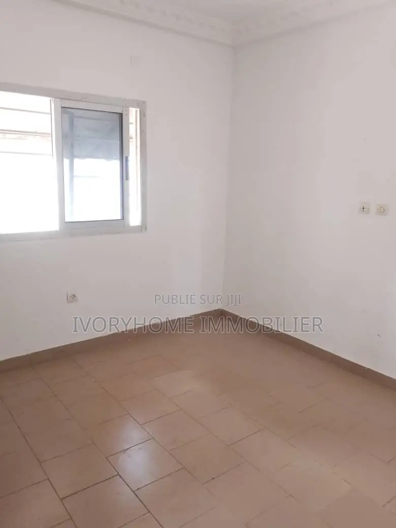 2chbre Appartement dans Cocody à Louer
