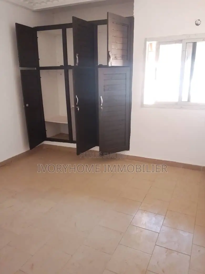2chbre Appartement dans Cocody à Louer