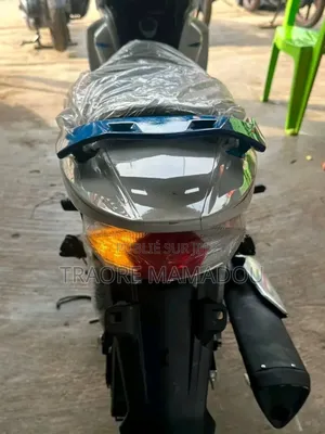 Nouveau TVS Apache RTR 160 4V Fi 2025 Bleu