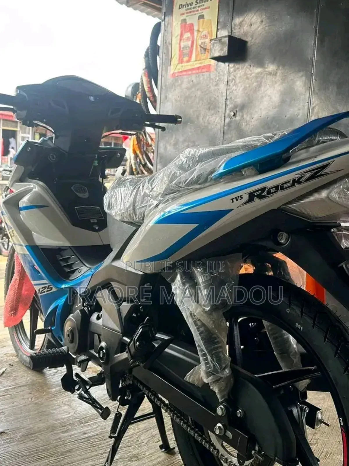 Nouveau TVS Apache RTR 160 4V Fi 2025 Bleu