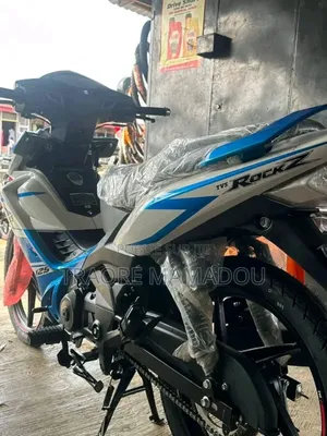 Nouveau TVS Apache RTR 160 4V Fi 2025 Bleu