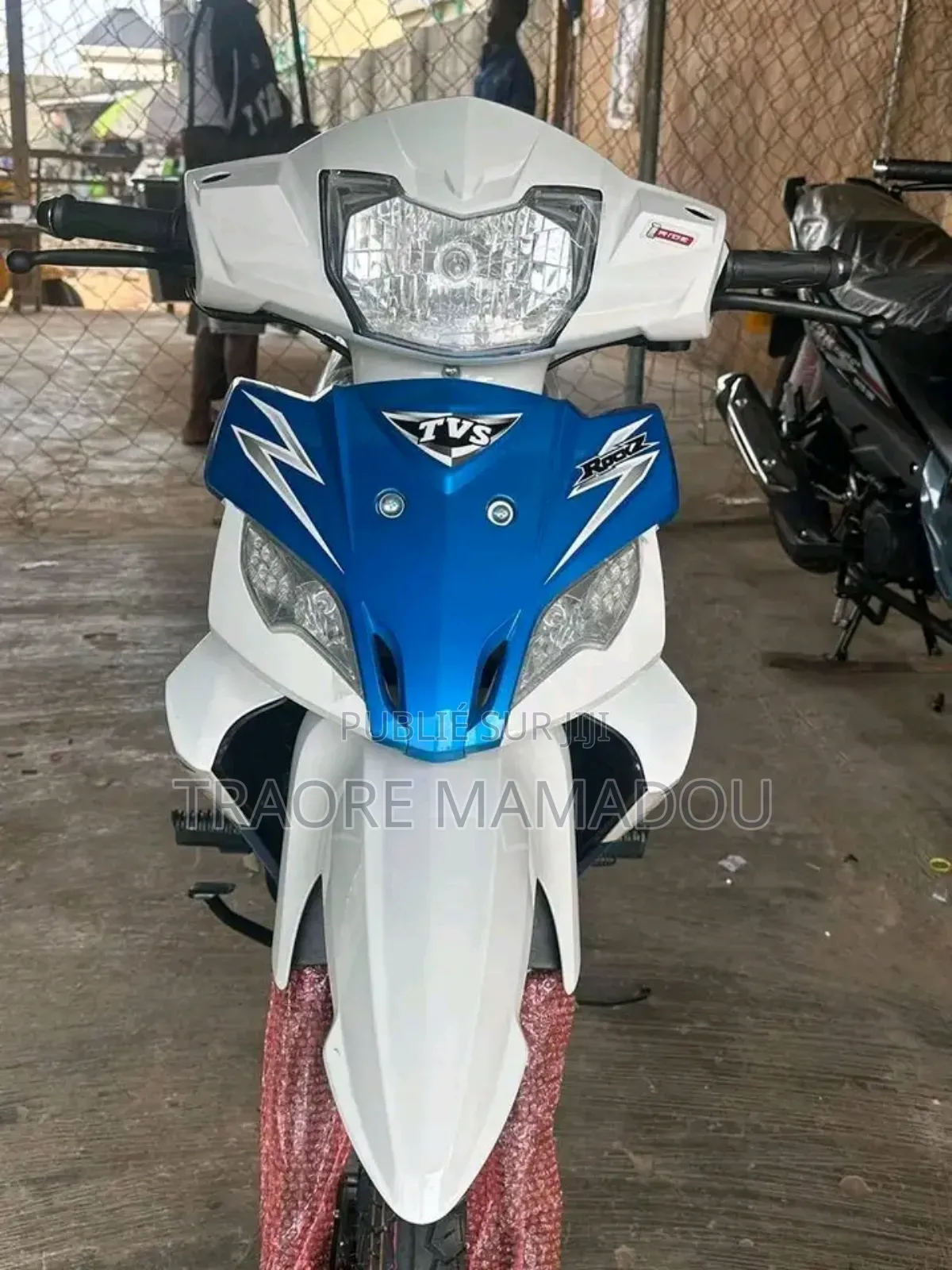 Nouveau TVS Apache RTR 160 4V Fi 2025 Bleu