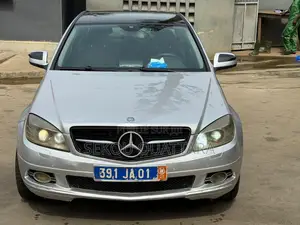 Mercedes-Benz C300 2010 Gris