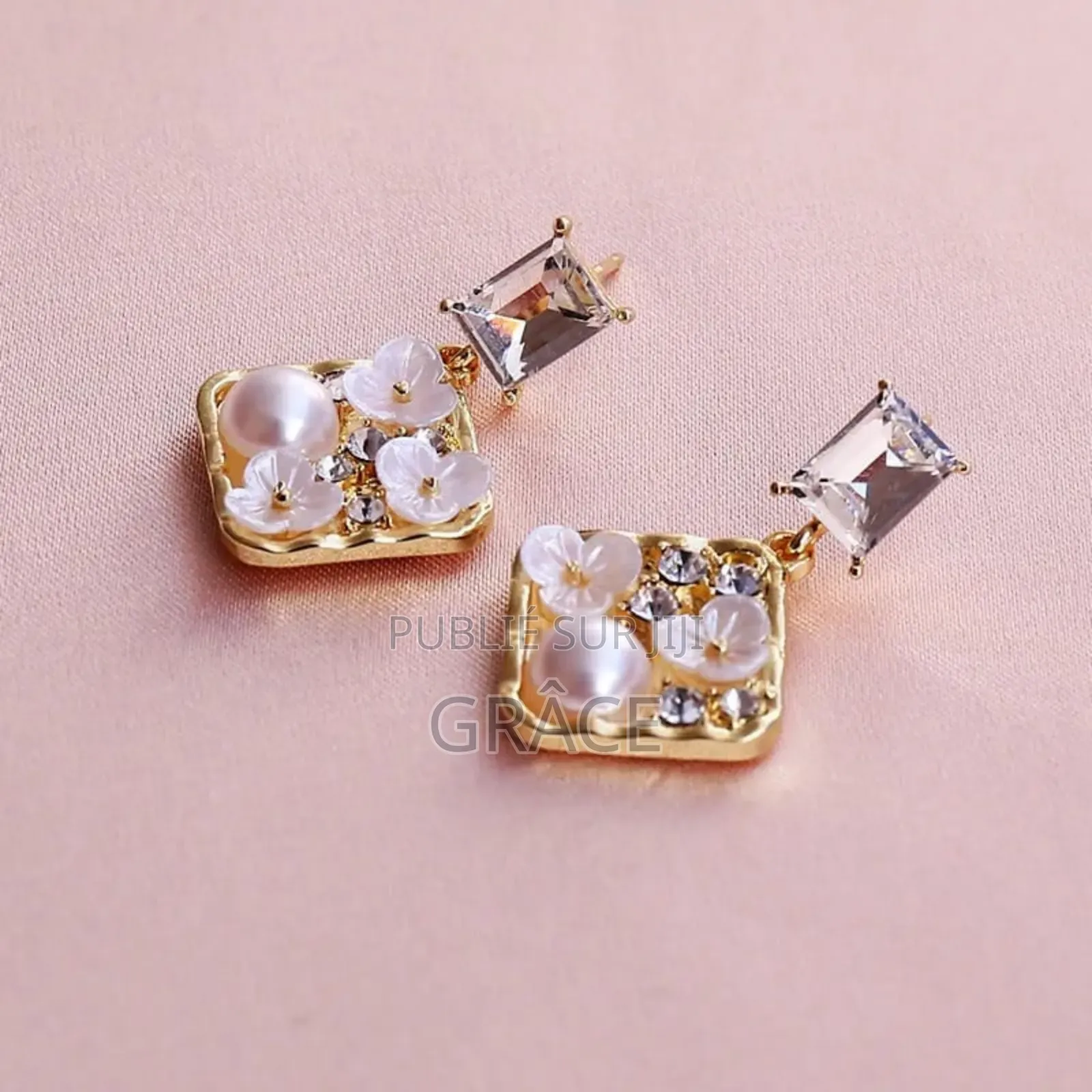 Boucles D'oreilles Au Design Carré