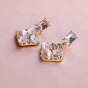Boucles D'oreilles Au Design Carré