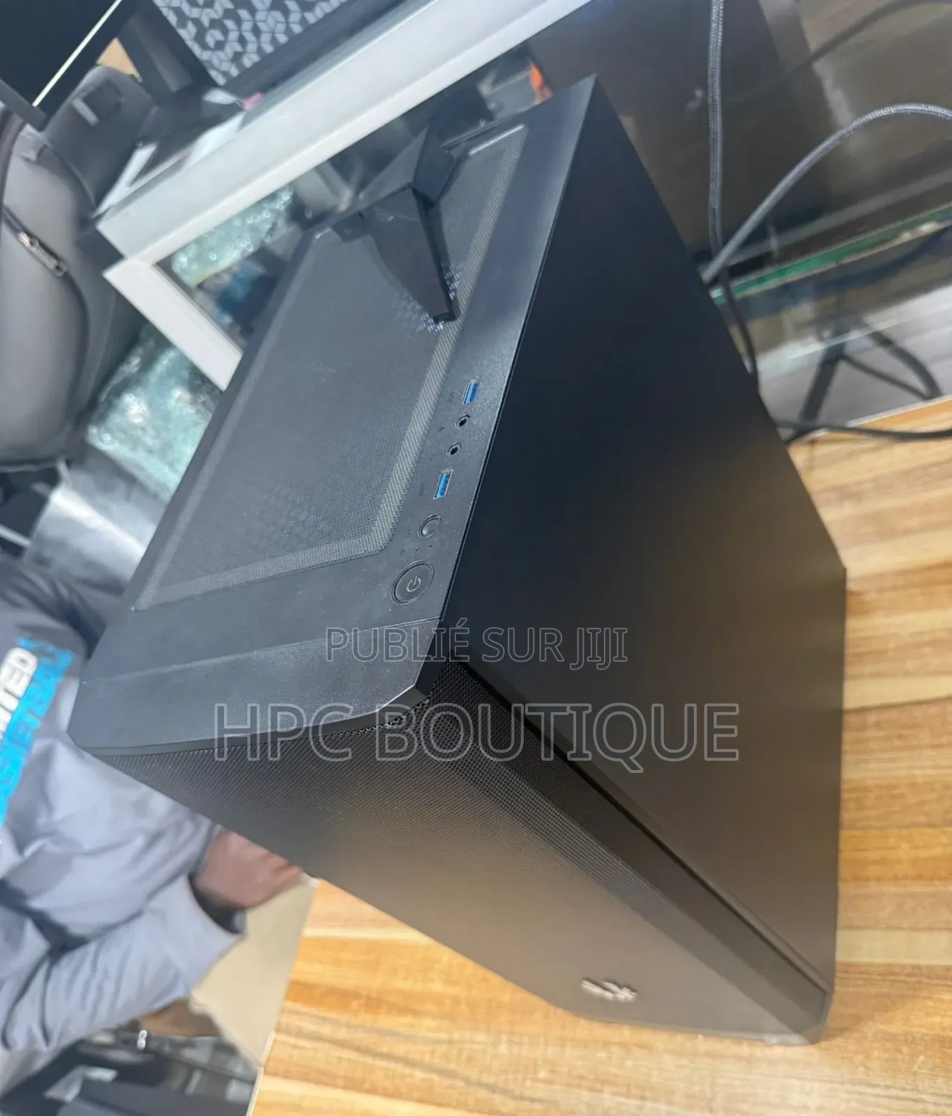 Nouveau Ordinateur de bureau MSI model 16GB AMD Ryzen 7 SSD 512GB