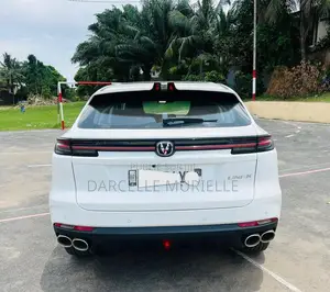 Nouveau Changan UNI-K 1.5 Hybrid FWD 2025 Blanc
