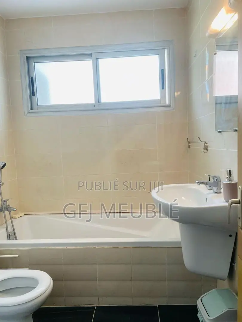 Meublé 3chbre Appartement dans Gfj Meublé, Cocody à Louer