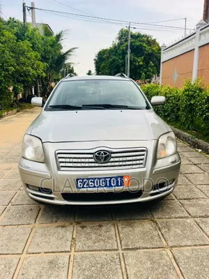 Toyota Avensis Verso Automatic 2004 Gris