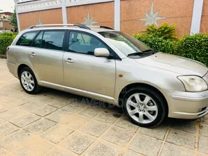 Toyota Avensis Verso Automatic 2004 Gris