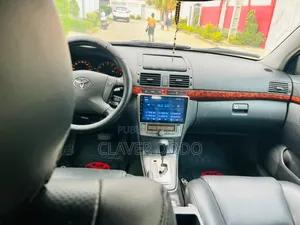 Toyota Avensis Verso Automatic 2004 Gris