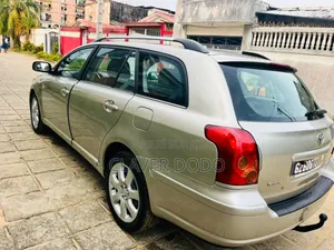 Toyota Avensis Verso Automatic 2004 Gris
