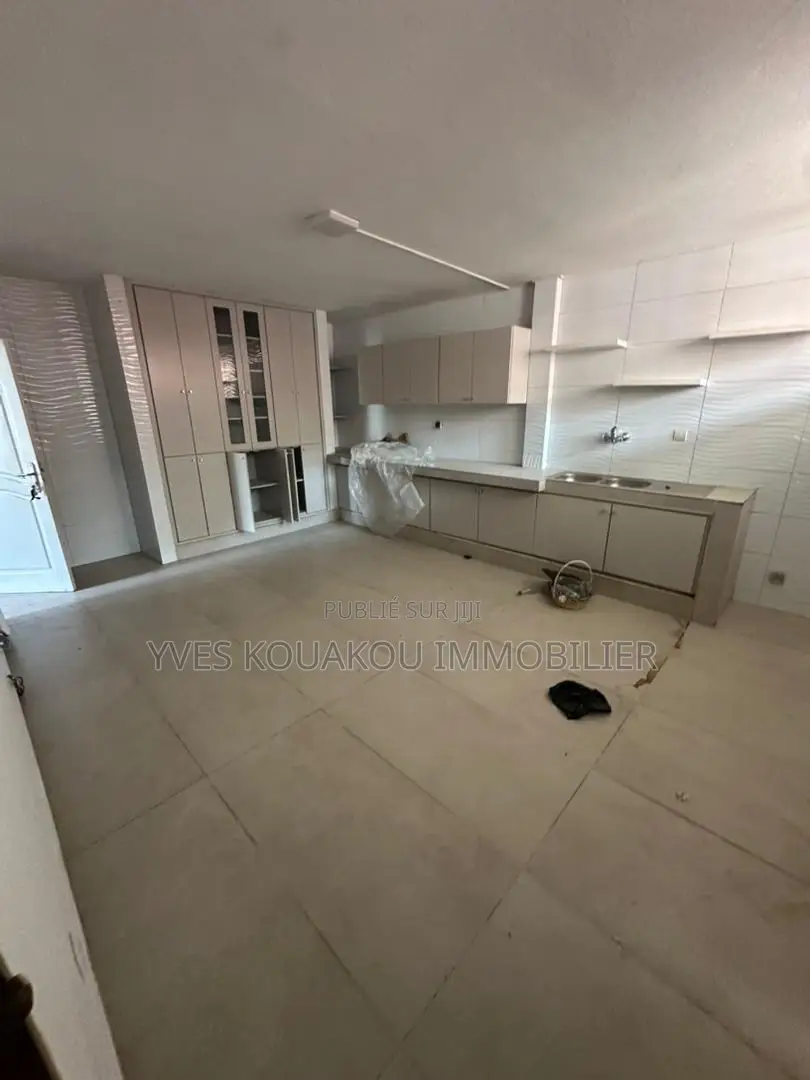 4chbre Duplex dans A La Rivera, Cocody à Vendre