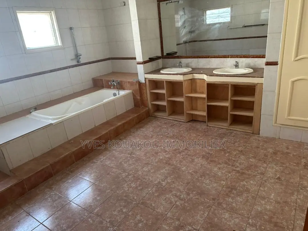4chbre Duplex dans A La Rivera, Cocody à Vendre