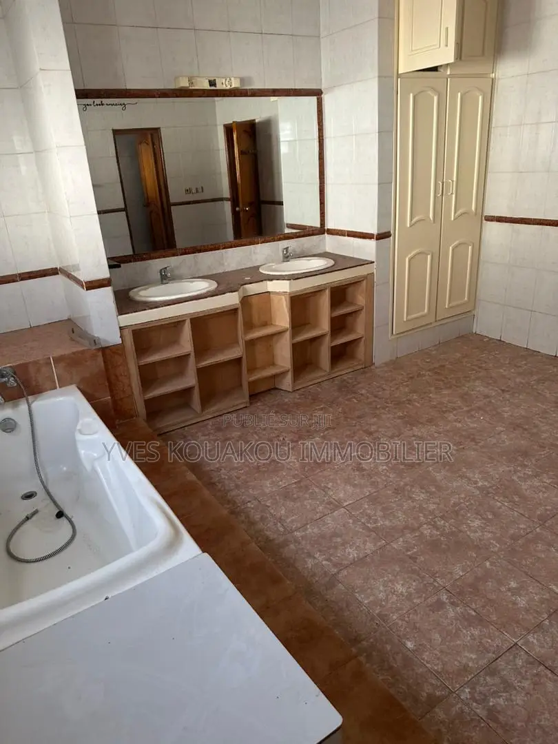4chbre Duplex dans A La Rivera, Cocody à Vendre