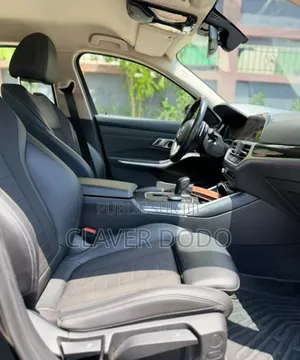BMW 320i 2022 Bleu