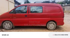 Hyundai H200 2002 Rouge