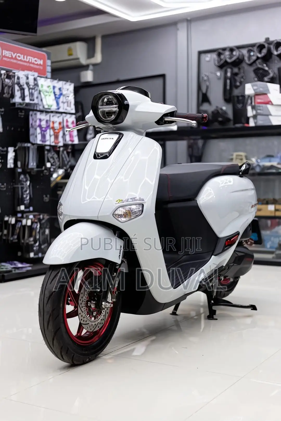 Nouveau Vespa GTV 300 Vespa 140th of Piaggio 2023 Blanc