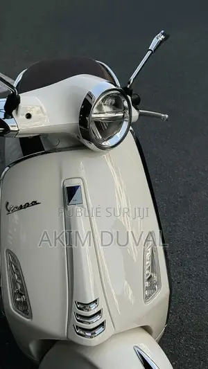 Nouveau Vespa GTV 300 Vespa 140th of Piaggio 2023 Blanc