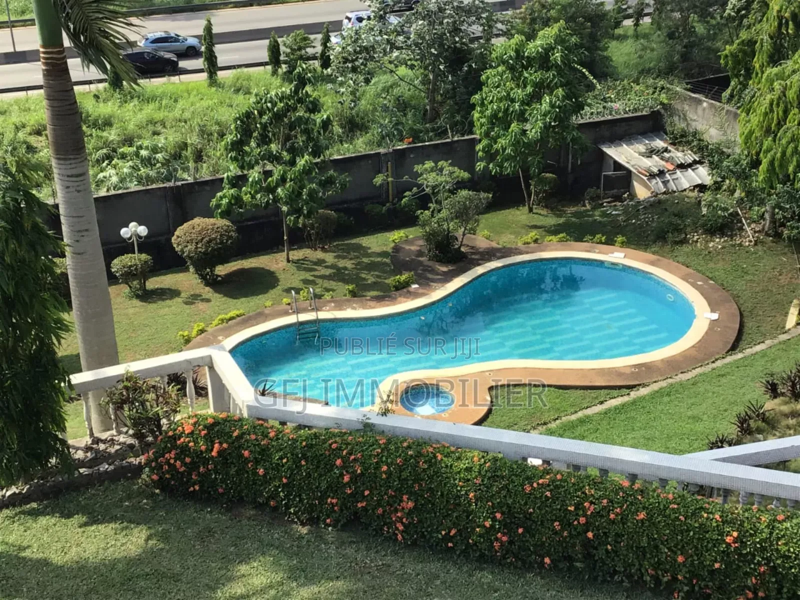 9chbre Duplex dans Francis Gweh, Cocody à Louer