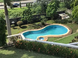 9chbre Duplex dans Francis Gweh, Cocody à Louer