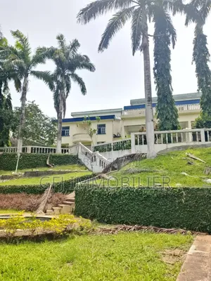 9chbre Duplex dans Francis Gweh, Cocody à Louer