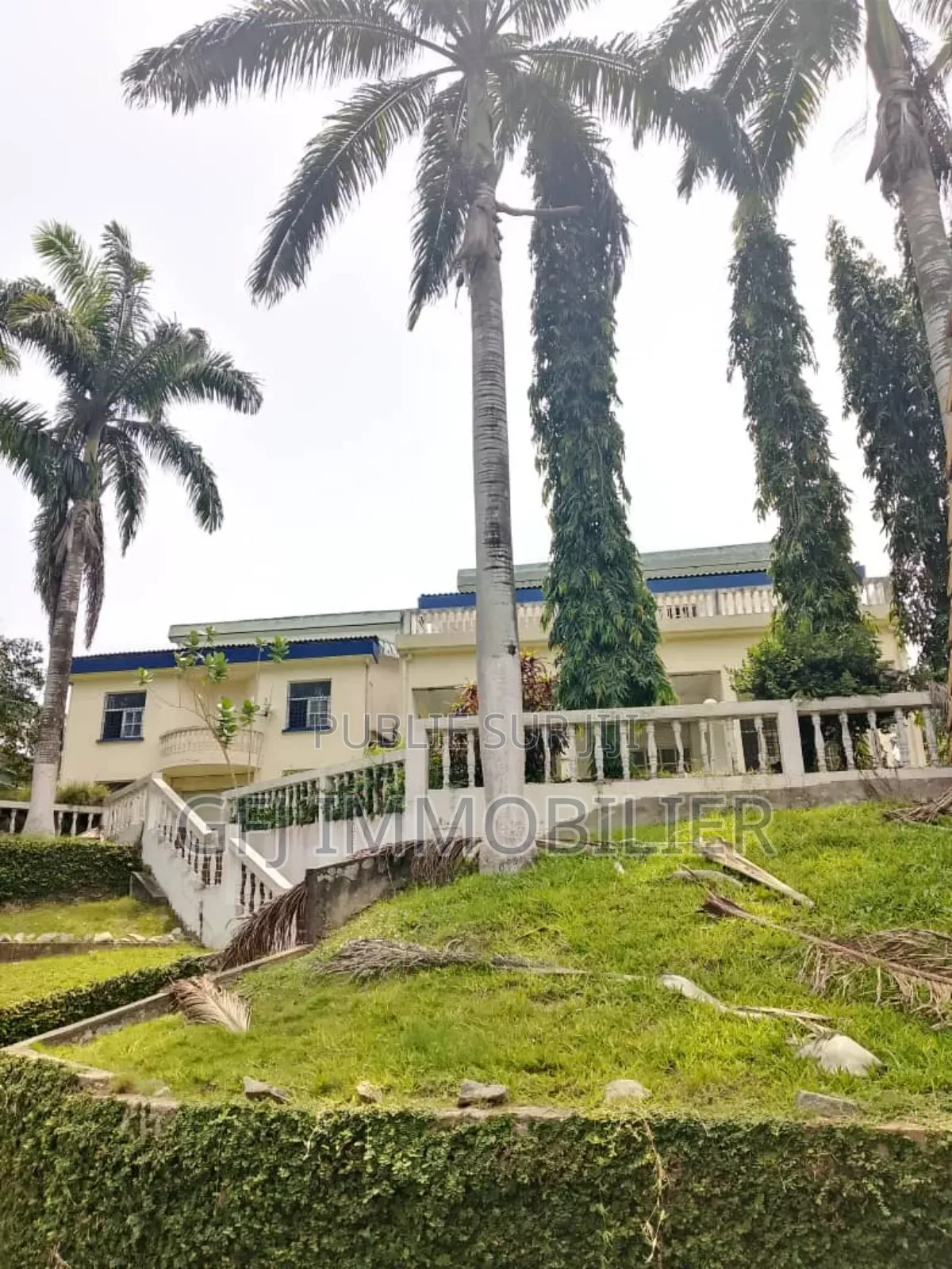 9chbre Duplex dans Francis Gweh, Cocody à Louer