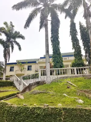 9chbre Duplex dans Francis Gweh, Cocody à Louer