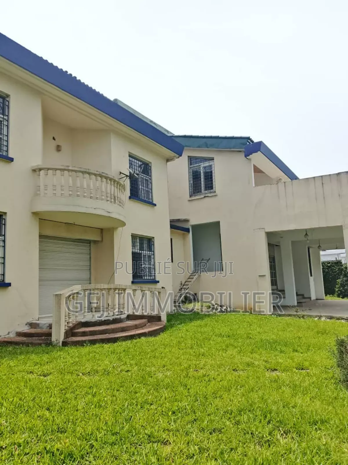 9chbre Duplex dans Francis Gweh, Cocody à Louer