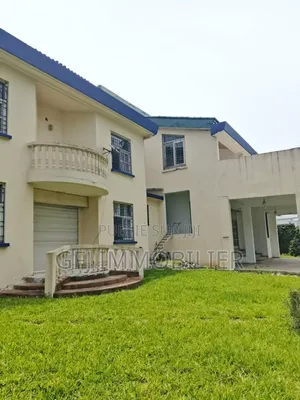 9chbre Duplex dans Francis Gweh, Cocody à Louer