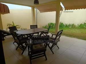 3chbre Villa dans Francis Gweh, Cocody à Louer