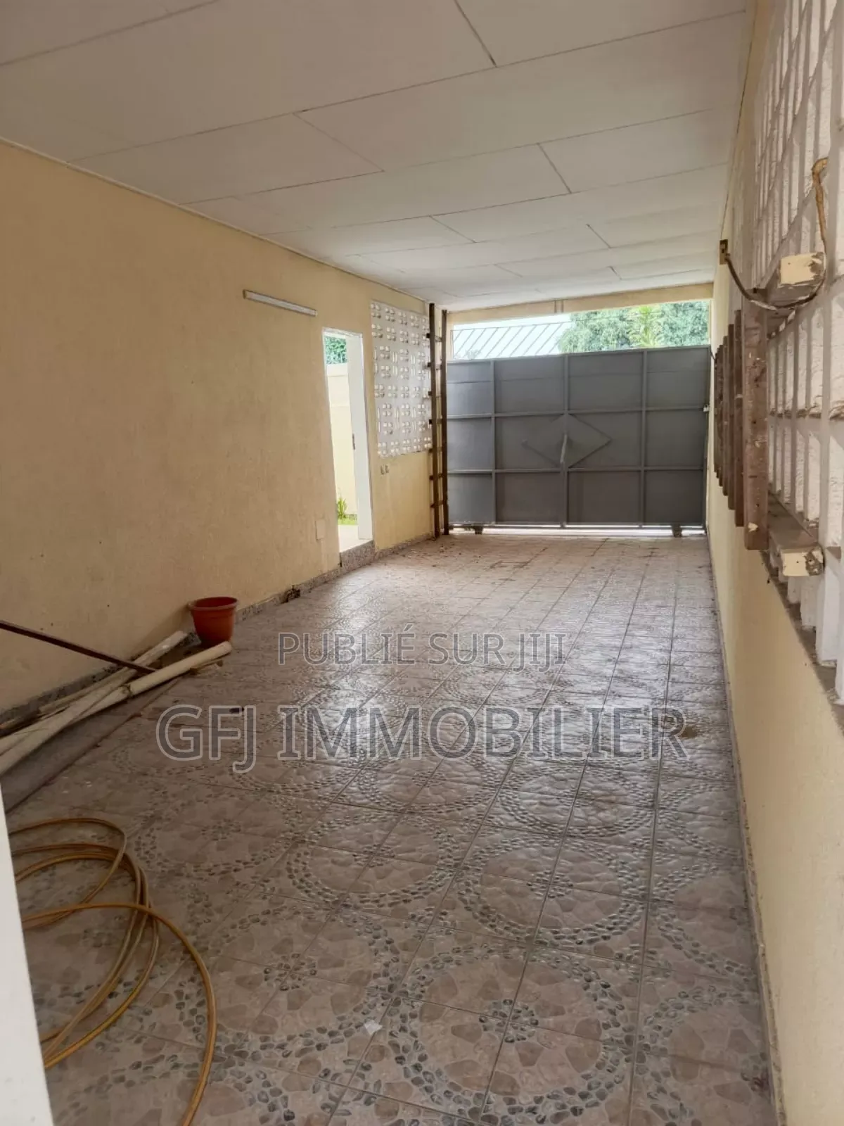 3chbre Villa dans Francis Gweh, Cocody à Louer