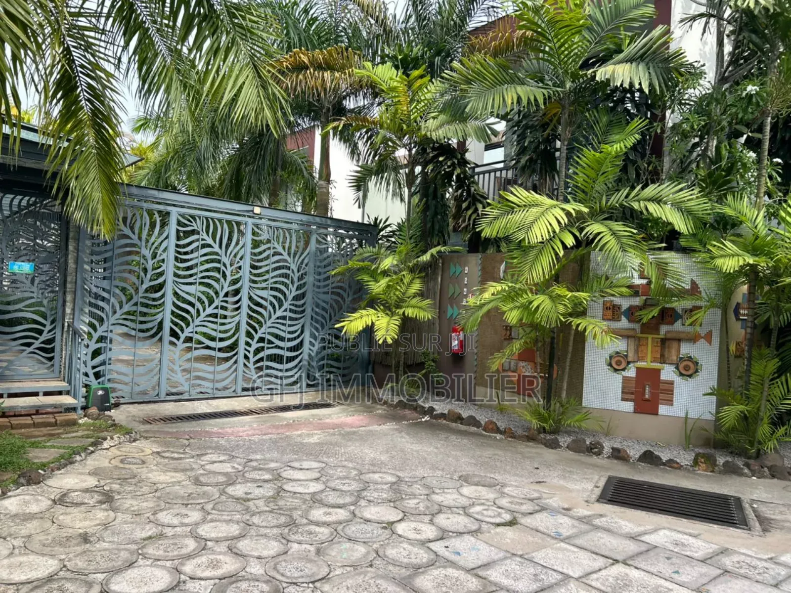 4chbre Duplex dans Francis Gweh, Cocody à Louer
