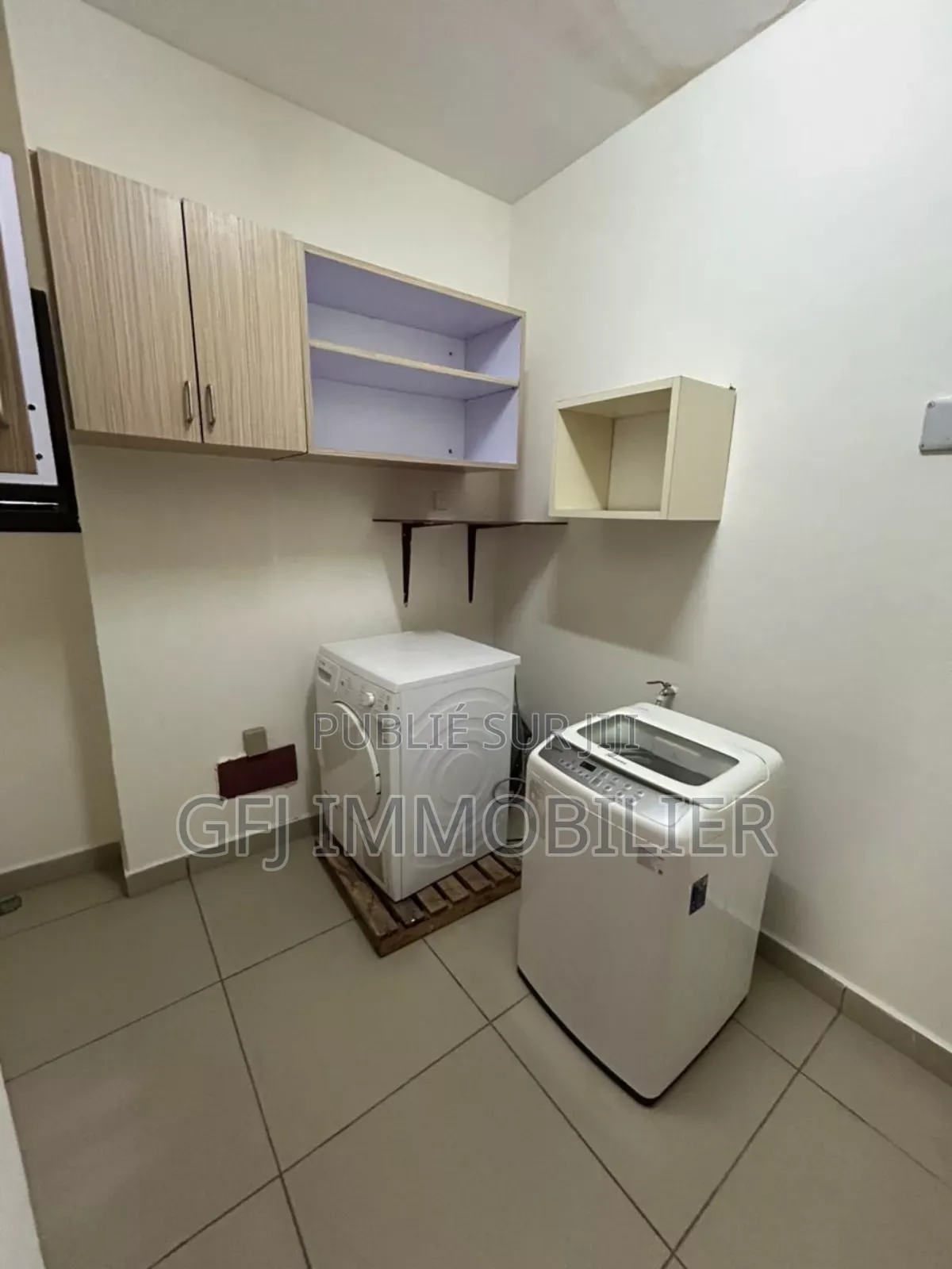 4chbre Duplex dans Francis Gweh, Cocody à Louer