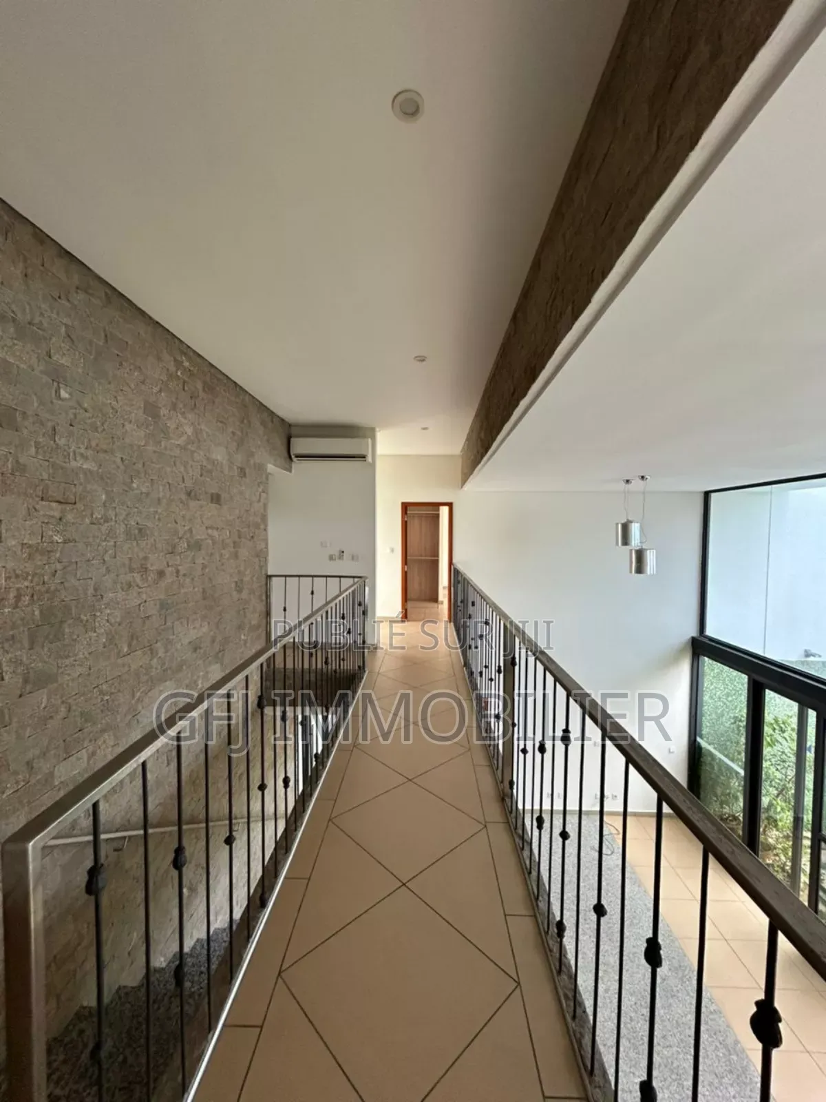 4chbre Duplex dans Francis Gweh, Cocody à Louer