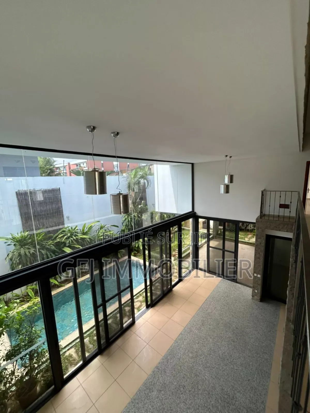 4chbre Duplex dans Francis Gweh, Cocody à Louer