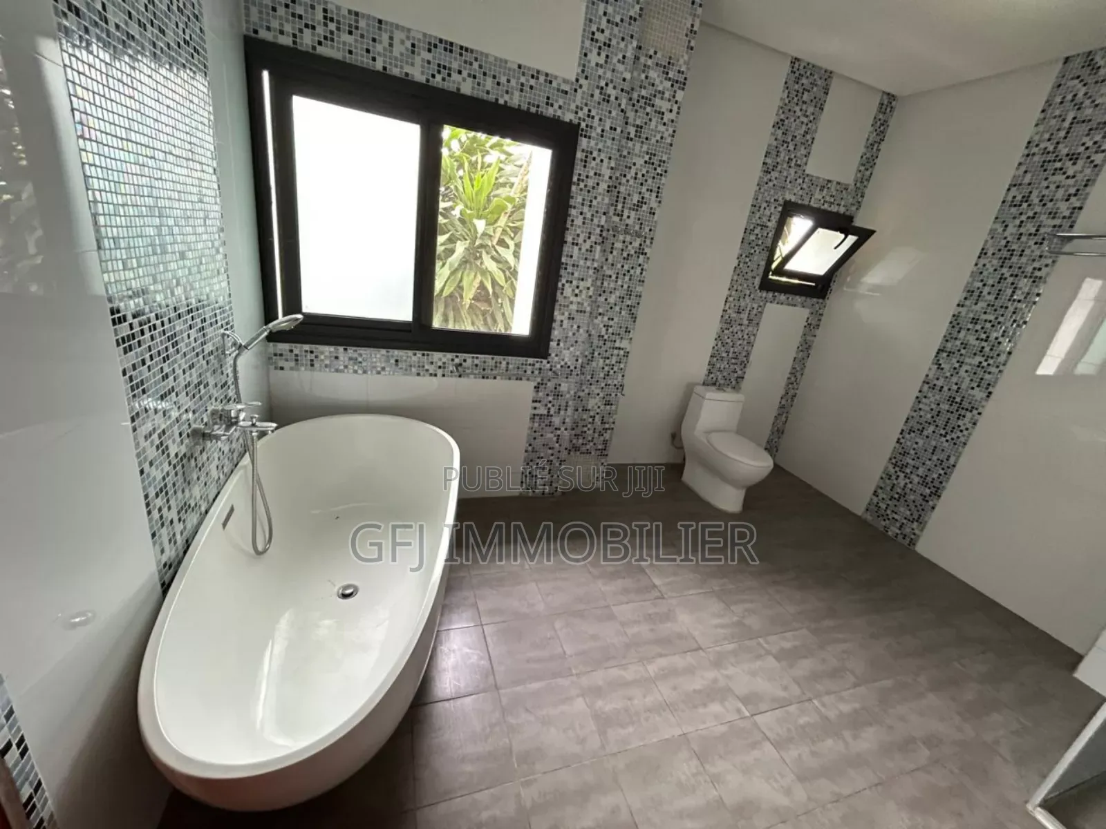 4chbre Duplex dans Francis Gweh, Cocody à Louer