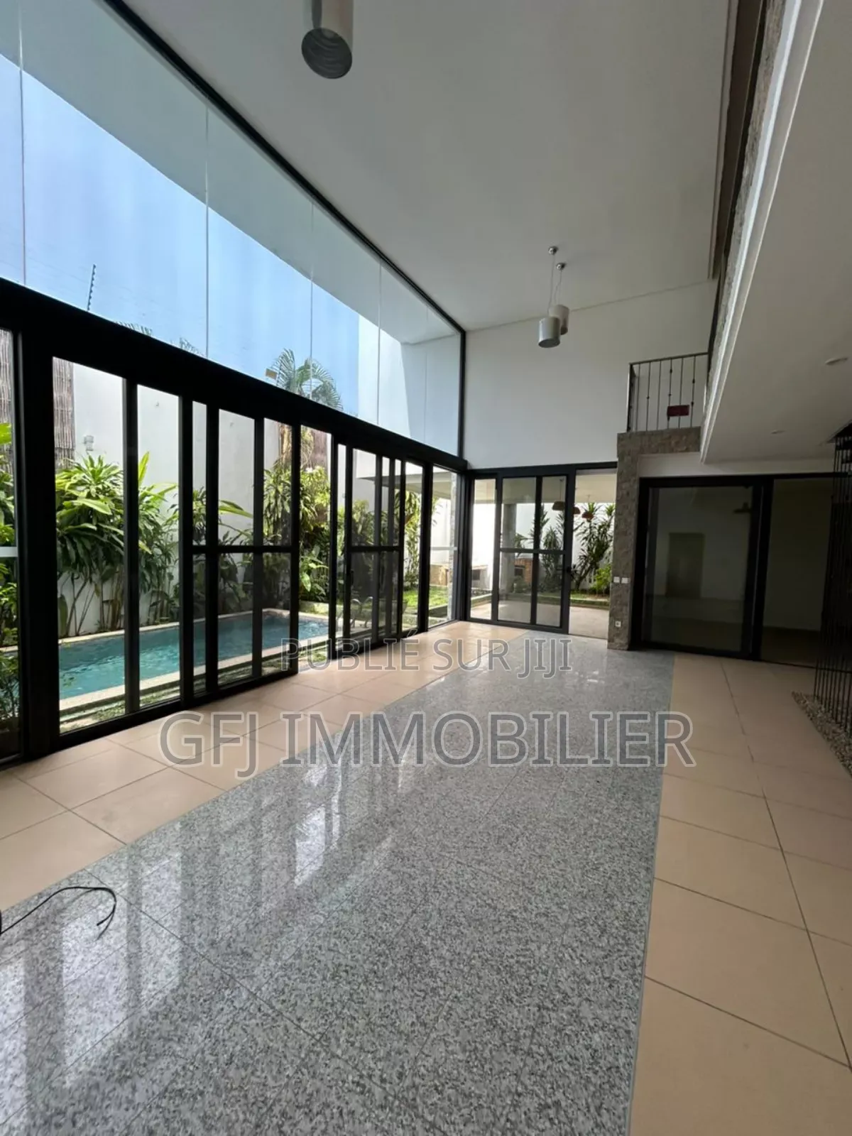 4chbre Duplex dans Francis Gweh, Cocody à Louer