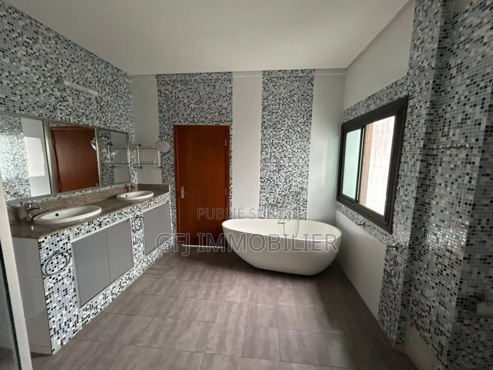 4chbre Duplex dans Francis Gweh, Cocody à Louer