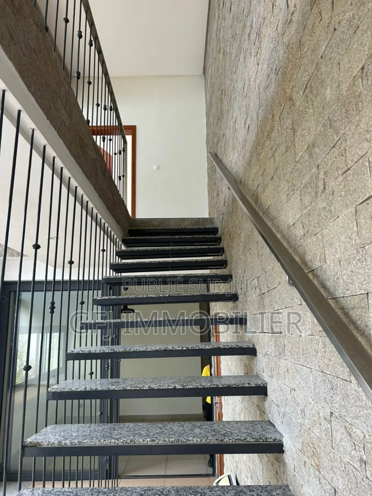4chbre Duplex dans Francis Gweh, Cocody à Louer