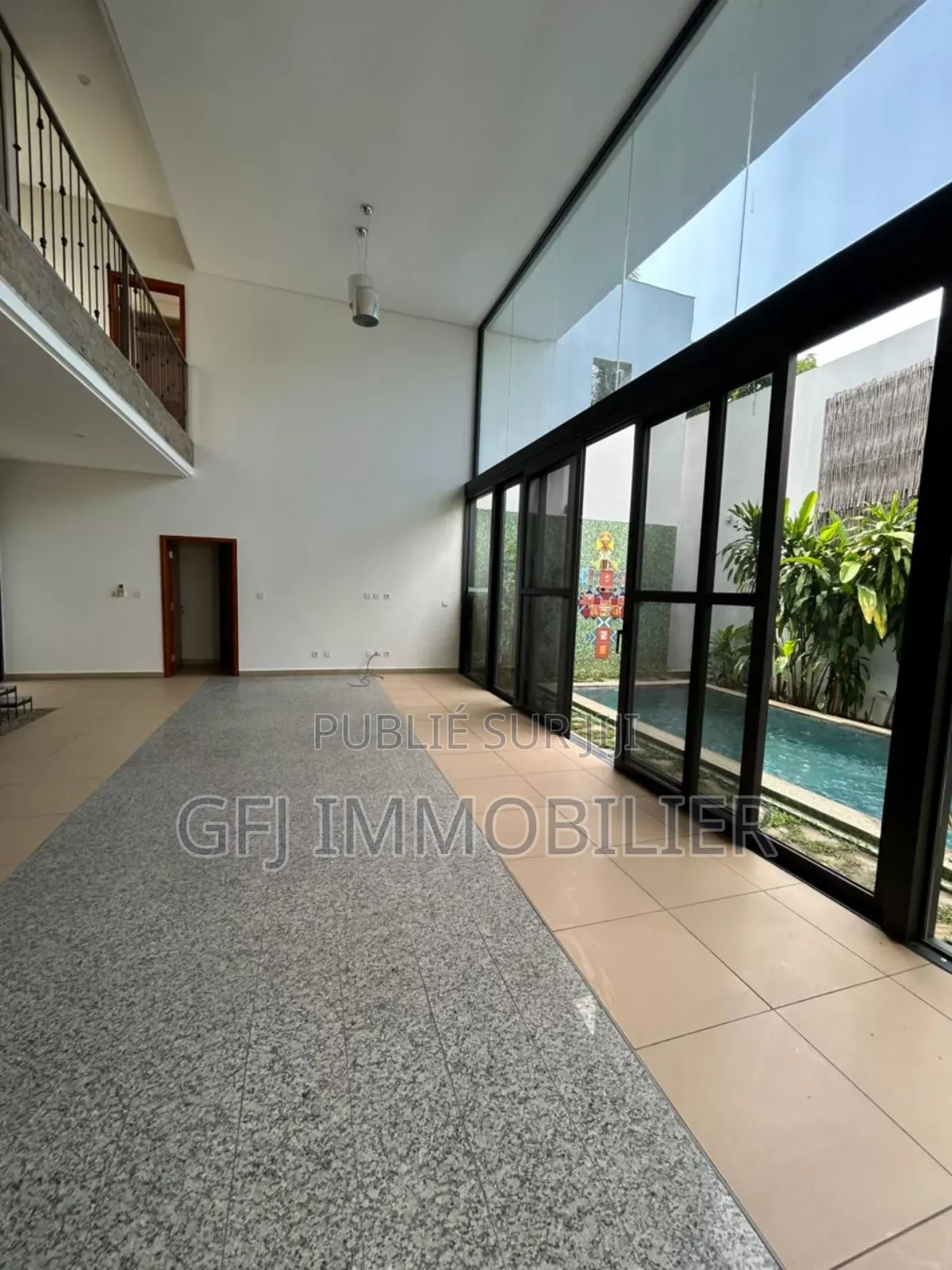 4chbre Duplex dans Francis Gweh, Cocody à Louer